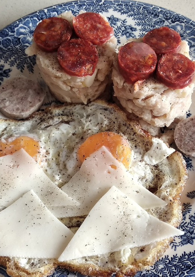 Una foto de Puré de migas con huevos en montaña