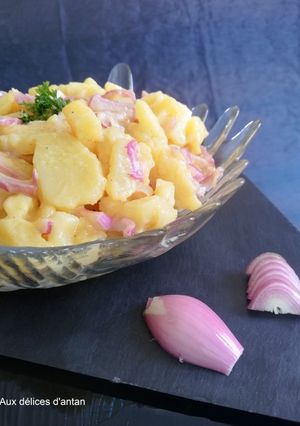 Une photo de Salade de pomme de terre sauce au miel