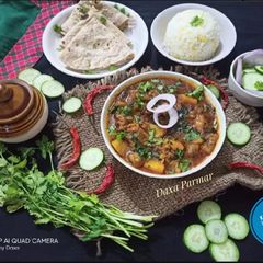 A picture of Kathiyawadi Lauki Aloo Sabzi (Bottle Gourd & Potatoes Curry).