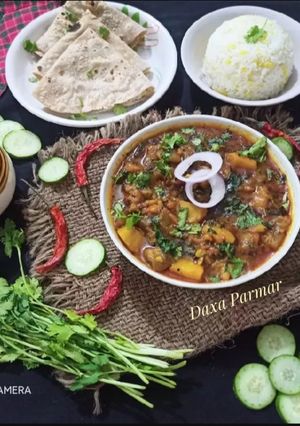 A picture of Kathiyawadi Lauki Aloo Sabzi (Bottle Gourd & Potatoes Curry).