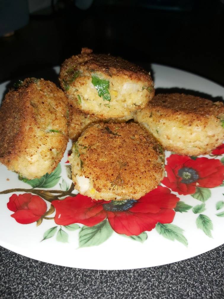 оригинальные и очень вкусные котлеты с манной крупой. котлеты из гороха. котлеты из гороха постные. котлеты из крабовых палочек с сыром. гороховые котлеты.