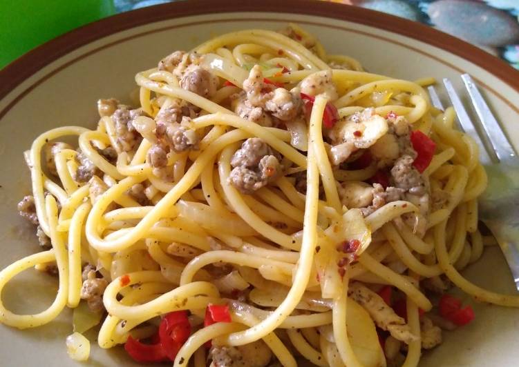 Bagaimana Menyiapkan Spaghetti Aglio E Olio, Enak
