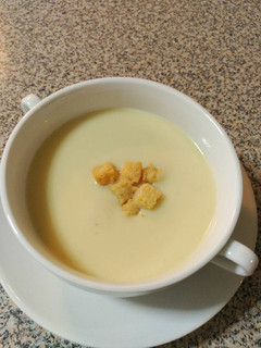 Una foto de Vichyssoise suave de plátano canario y calabacín
