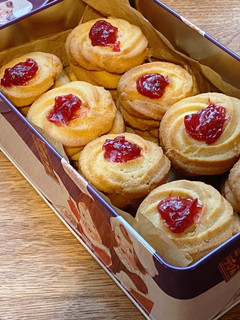 A picture of Rhubarb jam piped biscuits ❤️.