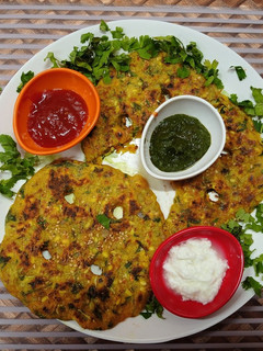 ચોખા ના થાલી પીઠ (Chokha Thali Pith Recipe In Gujarati) રેસીપી મુખ્ય ફોટો