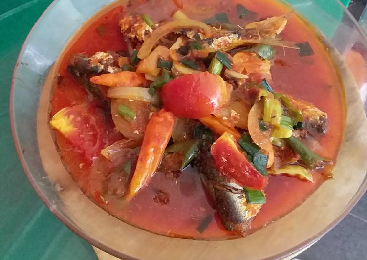 Cara buat Ikan sarden saos tomat by me yang enak Untuk Jualan