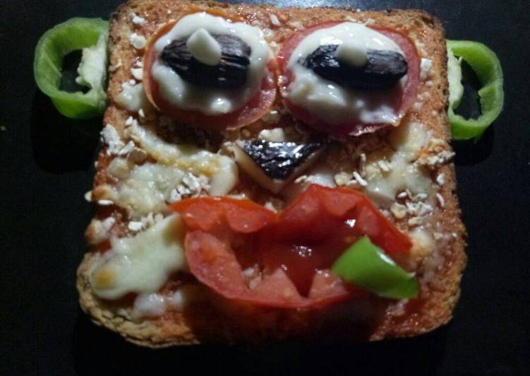 Monster face pizza