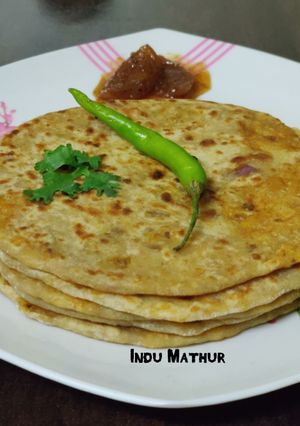 बेसन प्याज़ के परांठे (besan pyaz ke parathe recipe in Hindi) रेसिपी मुख्य फोटो