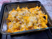 Una foto de patatas frita con mozzarella