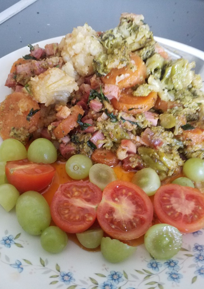Una foto de Tres delicias (brócoli, zanahoria, coliflor) de la mía m'ama