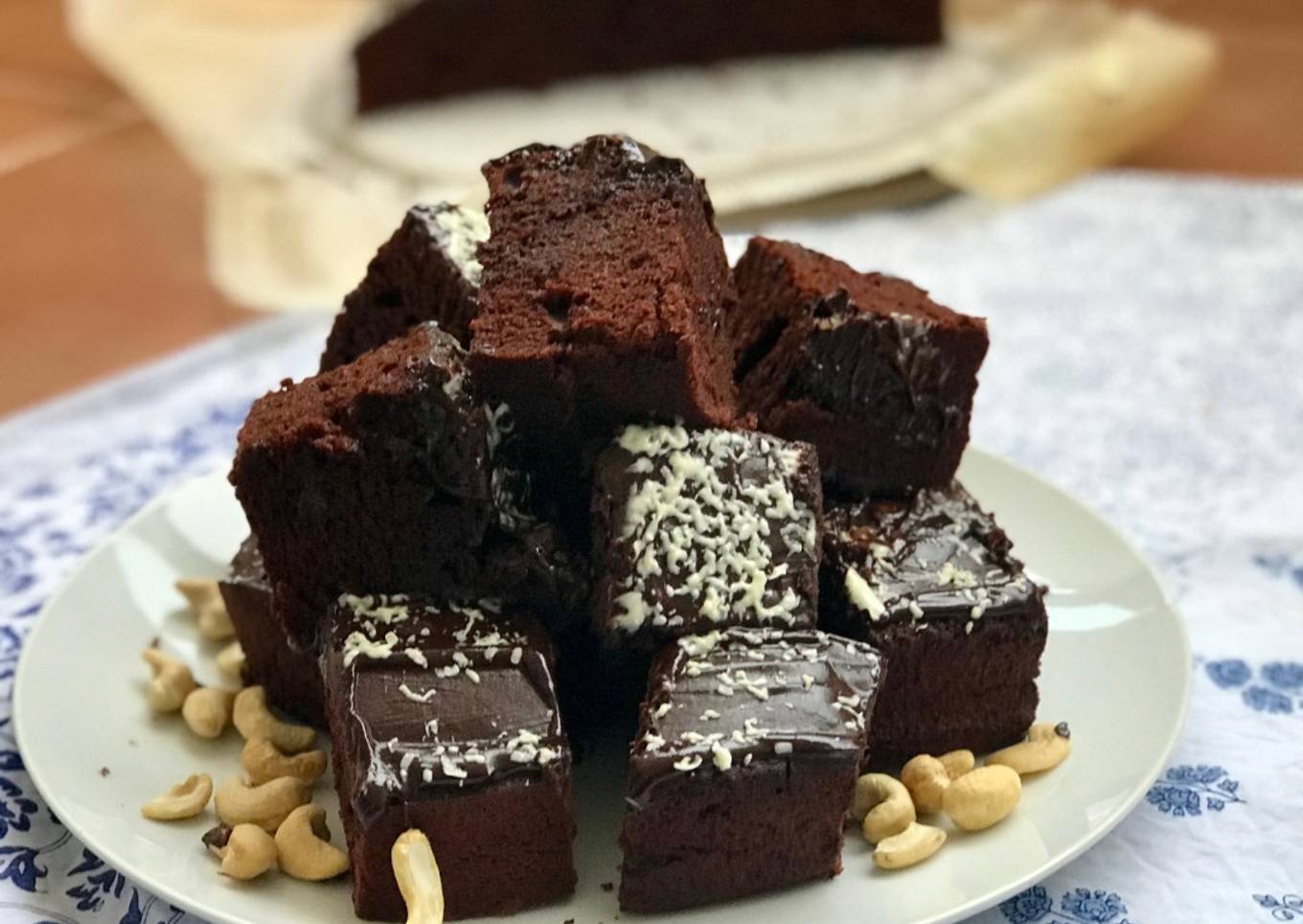 Bizcocho de chocolate con chocolate y más chocolate en thermomix