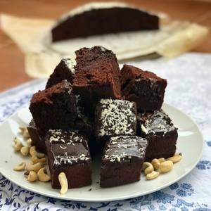 Bizcocho de chocolate con chocolate y más chocolate en thermomix