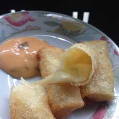 Pangsit mozzarella simple রেসিপির প্রধান ছবি