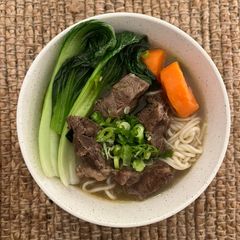 A picture of Clear broth stewed beef noodles (清燉牛肉麵) 🥢.