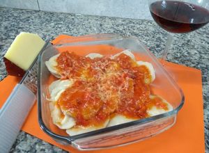 Una foto de Sorrentinos de jamón y queso