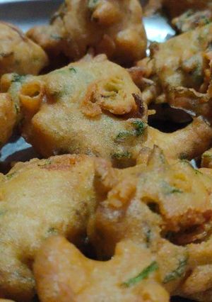 A picture of Kanda Bhajiya.