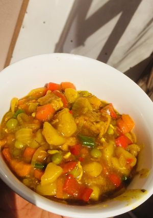 A picture of Chicken curry.