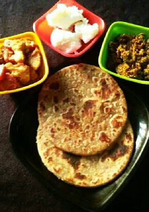A picture of Dum butter prantha.