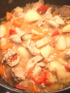 A picture of Chicken & Vegetables Casserole😙🍽🍜🐤🍋🌶🍅🥕🌞🍹.