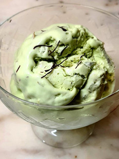 केसर पिस्ता आइसक्रीम (kesar pista ice cream recipe in Hindi) रेसिपी मुख्य फोटो