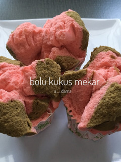 Foto resep Bolu Kukus Mekar Stroberi Cokelat, Tanpa Soda & Cukup 1 Telur