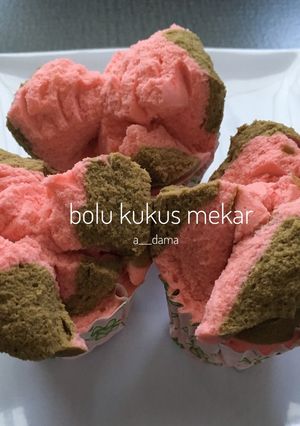 Foto resep Bolu Kukus Mekar Stroberi Cokelat, Tanpa Soda & Cukup 1 Telur