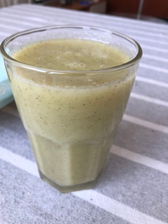 Una foto de Manzana y kiwi 🥝