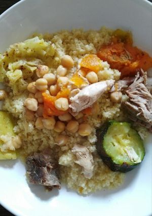Una foto de Cous cous de pollo y cordero