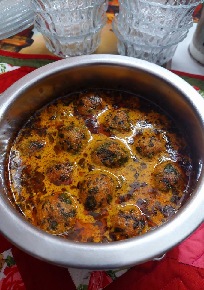 पालक कोफ्ता करी (Palak kofta curry recipe in hindi) रेसिपी मुख्य फोटो
