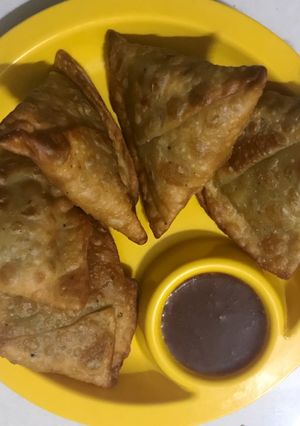 સમોસા(Samosa Recipe in Gujarati) રેસીપી મુખ્ય ફોટો