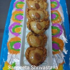 A picture of Heart Shaped Chasni Gujiya.