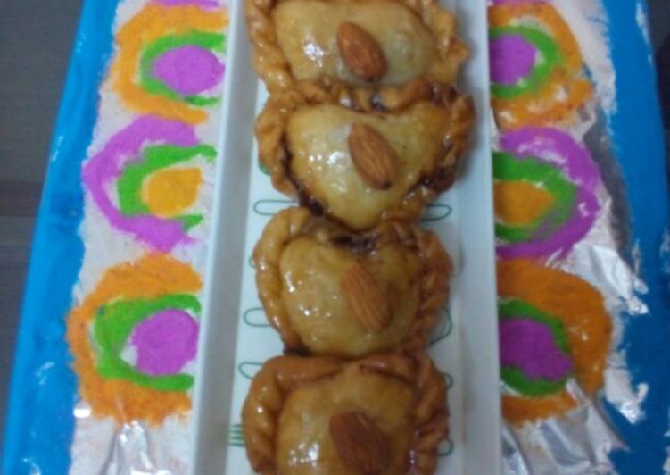 How to Make Quick Heart Shaped Chasni Gujiya