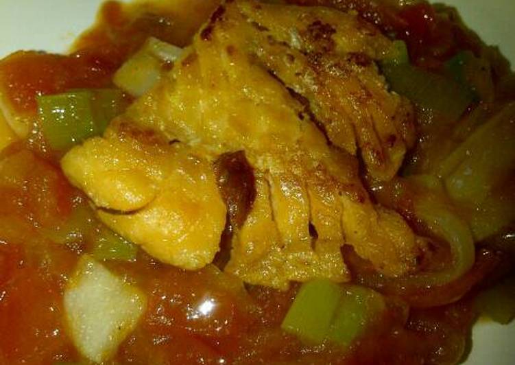 Mpasi 1 tahun - Baked salmon with tomato sauce