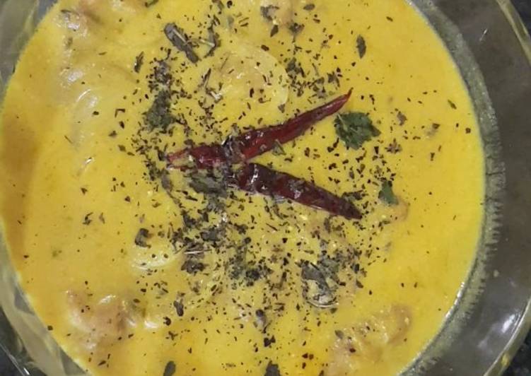 Punjabi kadhi pakoda