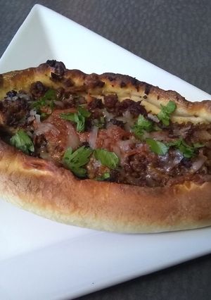 Una foto de Receta de Pide (fácil y rica pizza turca)