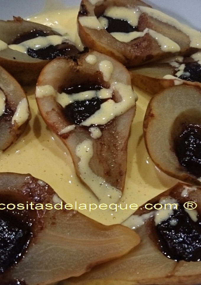 Una foto de Peras con corazón de chocolate y salsa de vainilla con Thermomix