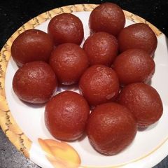 A picture of Gulab jaman.