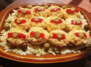 Foto principal de Huevos mimosa rellenos de atún y encurtidos 🥚🍢