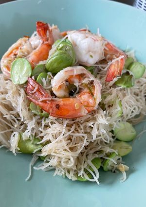 รูปของ เส้นหมี่ผัดสะตอกุ้งสด
