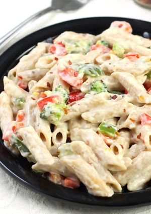 A picture of White sauce pasta (veg).