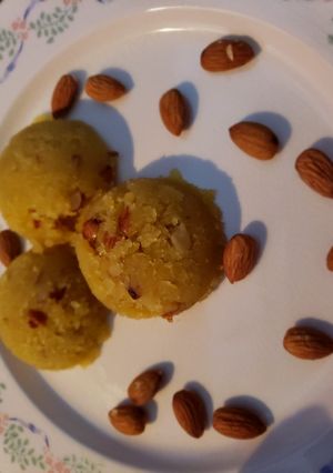 A picture of Moong dal halwa or split petite mung beans dessert.