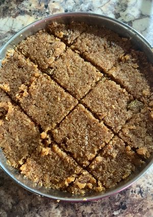 A picture of Rava coconut burfi.