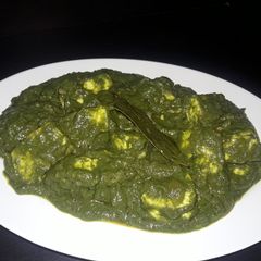 A picture of Creamy palak paneer.