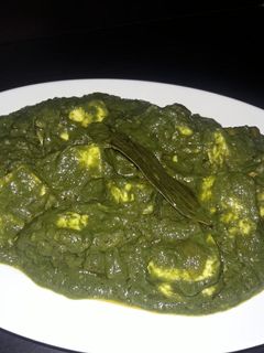 A picture of Creamy palak paneer.