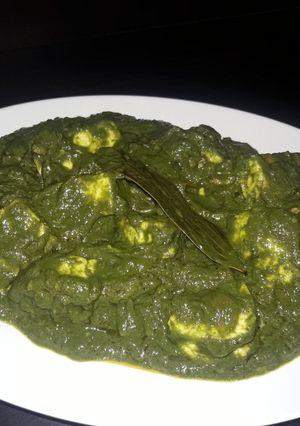 A picture of Creamy palak paneer.