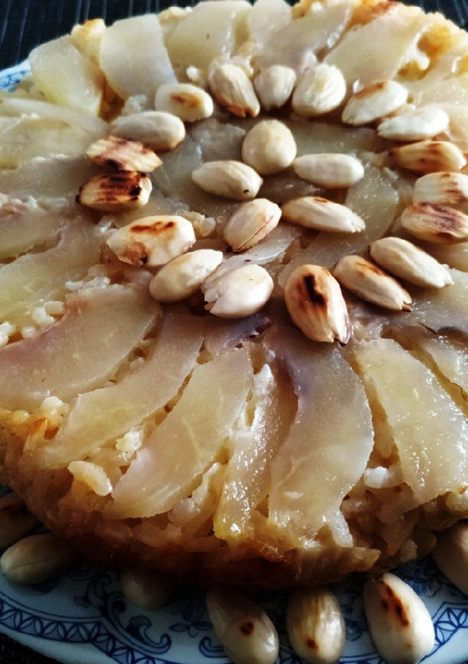 Una foto de Tarta de arroz y peras a la canela