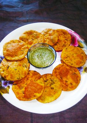 मेथी की कचौड़ी (methi ki kachori recipe in Hindi) रेसिपी मुख्य फोटो