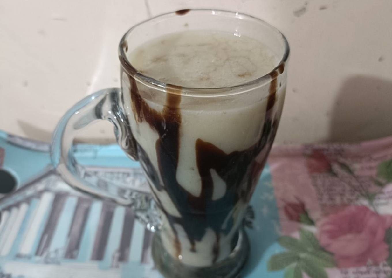 Banana shake with choclate syrup