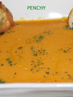 Una foto de Crema melosa de calabaza con bruschettas
