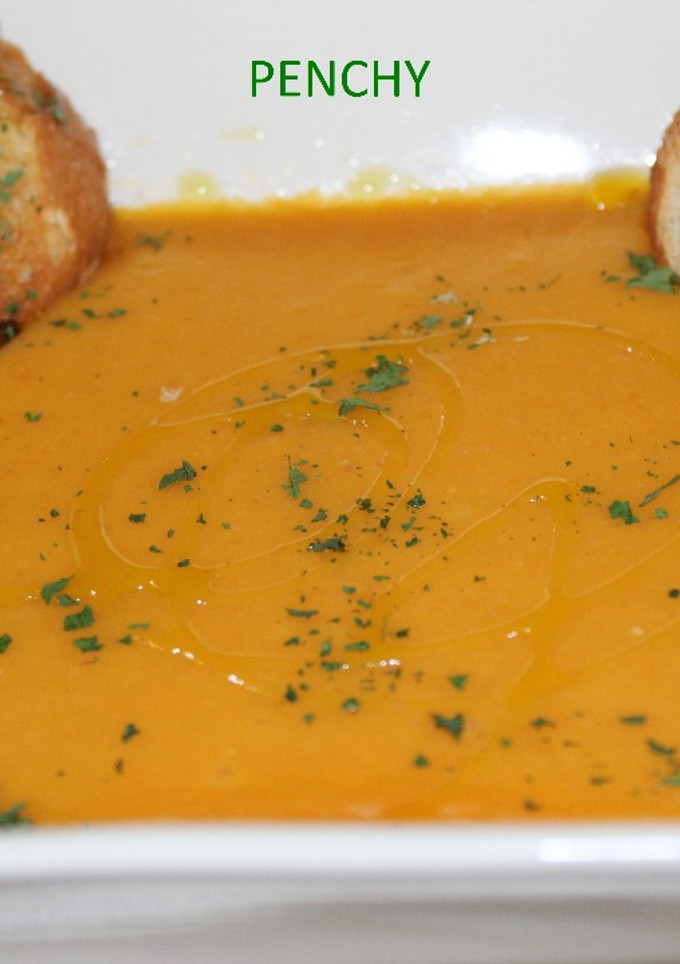 Una foto de Crema melosa de calabaza con bruschettas